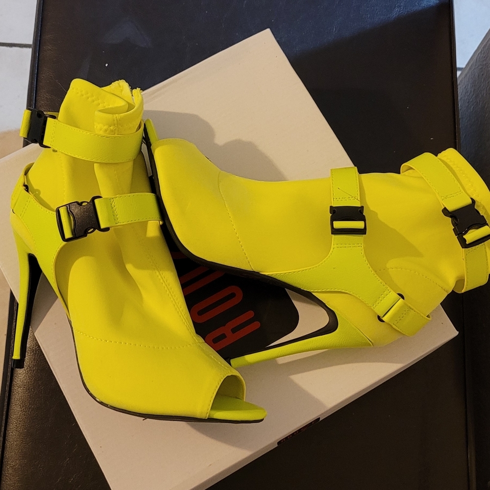 Ankle boot.